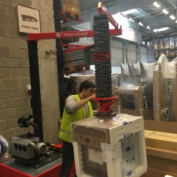 Mobilny manipulator podciśnieniowy do przenoszenia AGD