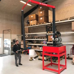 Mobilny podnośnik tubowy z podestem