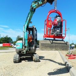 chwytak z zasilaniem silnikiem spalinowym