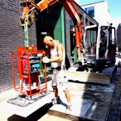 wspomaganie układania płyt betonowych