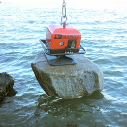 podnoszenie kamieni chwytakiem próżniowym